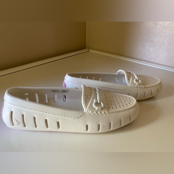 Women’s Floafers/Loafers waterproof deck shoe white/pink sole Size 6 Brand new - Picture 2 of 15
